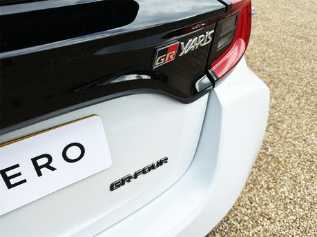 Toyota Yaris GR-Y CIRCUIT 32