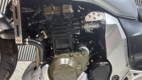 Kawasaki Z ZR750 2007 1 OWNER ONLY 8K NEW MOT WARRANTY 750CC 11