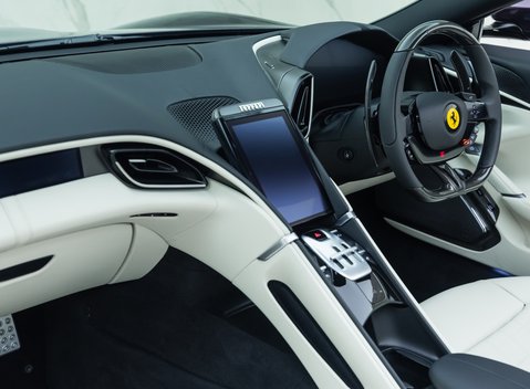 Ferrari Roma SPIDER 23