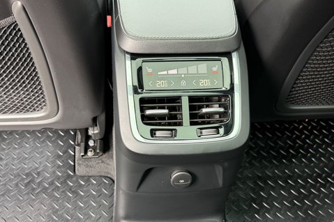 Volvo XC90 RECHARGE T8 R-DESIGN PRO AWD -B&W -POWER TOWBAR -PAN ROOF -LOUNGE PACK 30