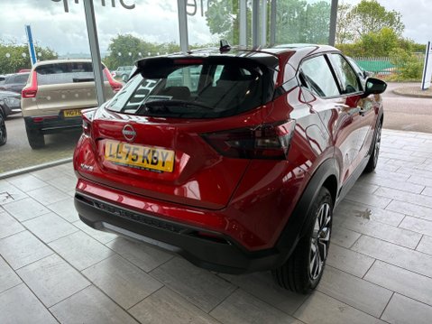 Nissan Juke 1.0 DIG-T Acenta Premium Euro 6 (s/s) 5dr 7