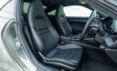 Porsche 911 Carrera 4S (992) 11
