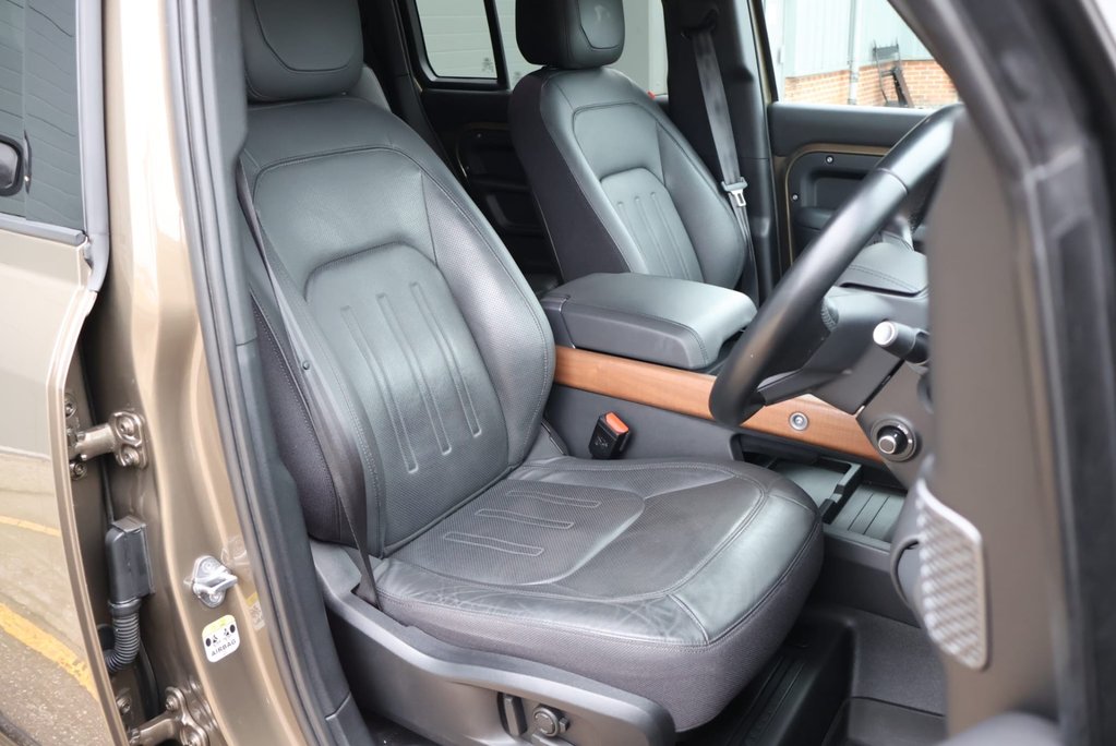 Land Rover Defender 110 D300 HARD TOP X MHEV HUGE FACTORY SPEC SEEKER STYLED WITH SEATS  17