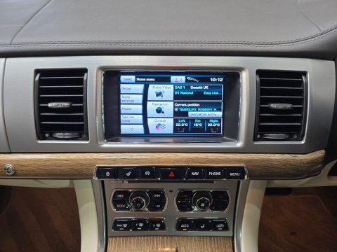 Jaguar XF 3.0d V6 Premium Luxury Auto Euro 5 (s/s) 4dr 27