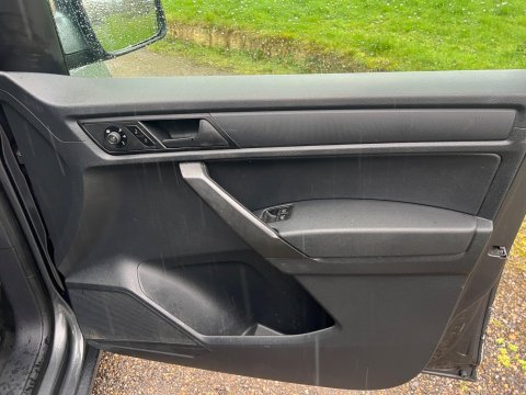 Volkswagen Caddy Maxi C20 TDI HIGHLINE 23