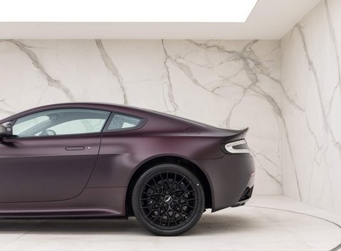 Aston Martin Vantage S V12 32