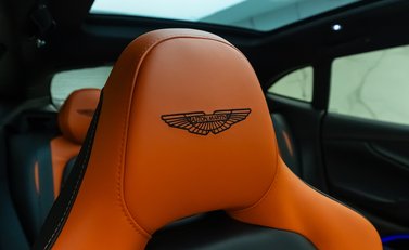 Aston Martin DBX 707 13
