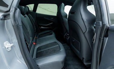 Aston Martin DBX 707 15