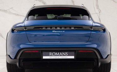 Porsche Taycan 4 CROSS TURISMO 18
