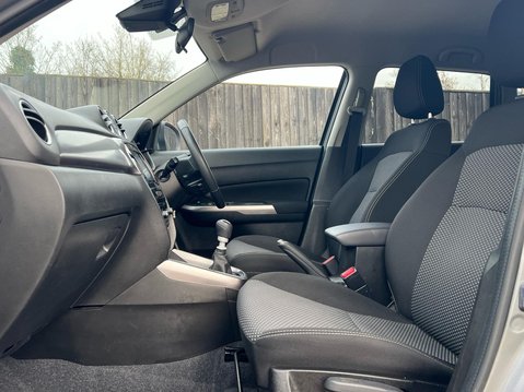 Suzuki Vitara SZ-T BOOSTERJET MHEV 14