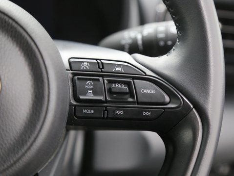 Toyota Yaris 1.5 VVT-h Design E-CVT Euro 6 (s/s) 5dr 12