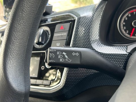 Volkswagen Up MOVE UP TECH EDITION 19