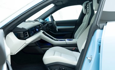 Porsche Taycan 4S 14