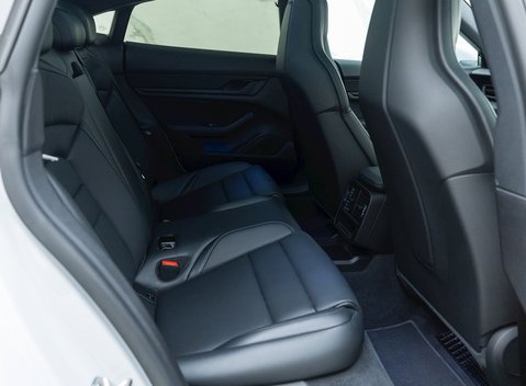 Porsche Taycan 4S 13