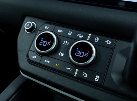 Land Rover Defender 90 D250 X-Dynamic SE URBAN 20