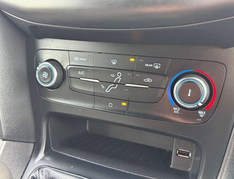 Ford Focus 1.0 Focus ST-Line 5dr 28