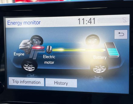 Toyota Yaris 1.5 Yaris Design HEV CVT 5dr 42