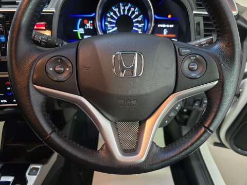 Honda Fit 1.5 VVTi Hybrid 32