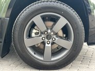 Land Rover Defender 90 D250 Hard Top X-Dynamic HSE 3 Seat 32
