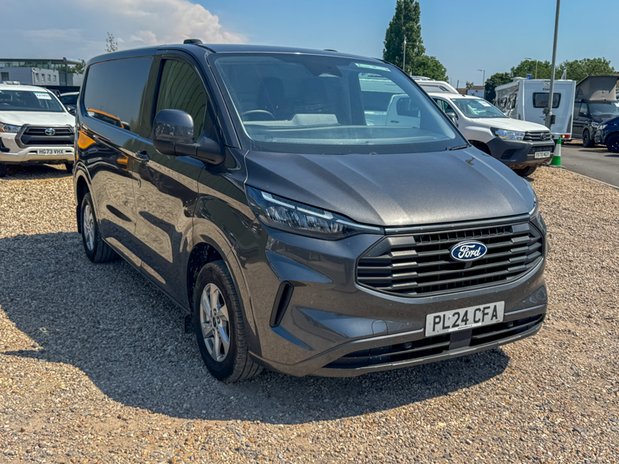 Ford Transit Custom AUTO SWB L1H1 Low Roof Limited 300 Air Con Alloys Sensors Tow Bar EURO 6 4