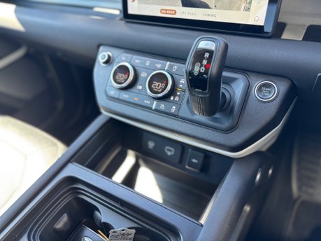 Land Rover Defender 3.0 FIRST EDITION MHEV 42