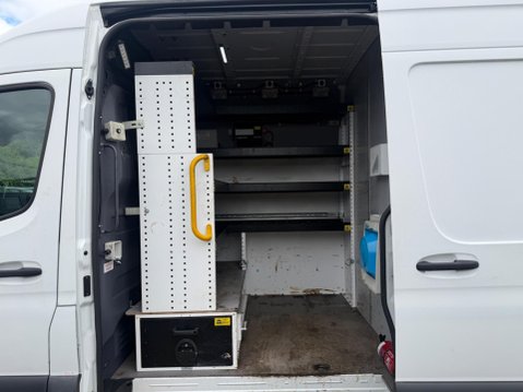 Mercedes-Benz Sprinter 2.0 317 CDI Progressive Panel Van 5dr Diesel G-Tronic RWD L2 H2 Euro 6 (s/s 15
