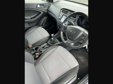 Hyundai i20 1.2 SE Launch Edition Hatchback 5dr Petrol Manual Euro 6 (s/s) (84 ps) BLUE 24