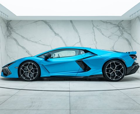 Lamborghini Revuelto 