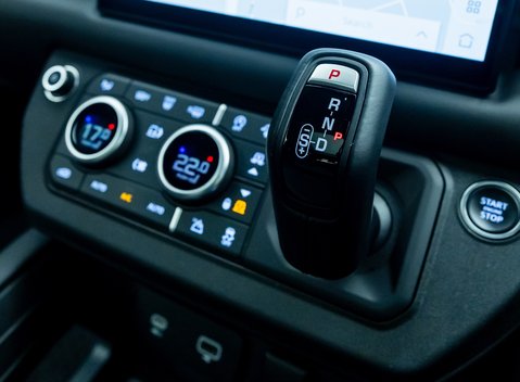 Land Rover Defender 90 V8 P525 Urban 19