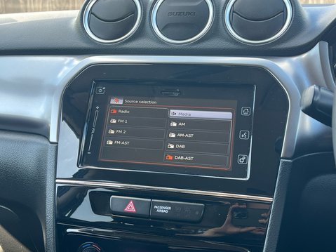 Suzuki Vitara SZ-T BOOSTERJET MHEV 23