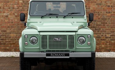 Land Rover Defender 110 Heritage Station Wagon 4