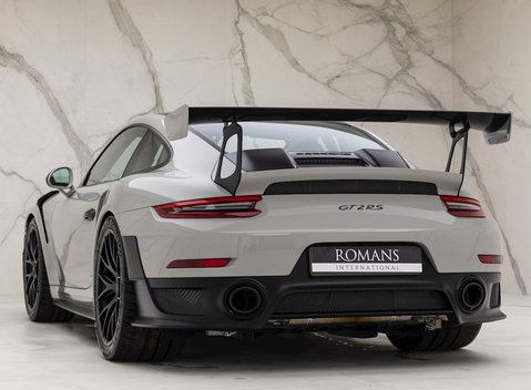 Porsche 911 (991.2) GT2 RS Weissach 3