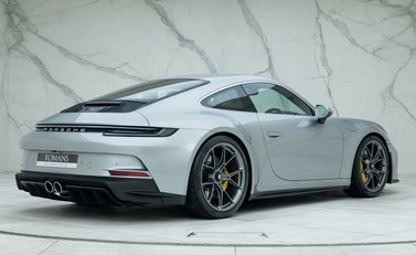 Porsche 911 GT3 Touring (992) 3