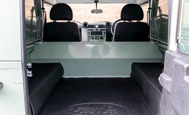 Land Rover Defender 90 Heritage Hard Top 26