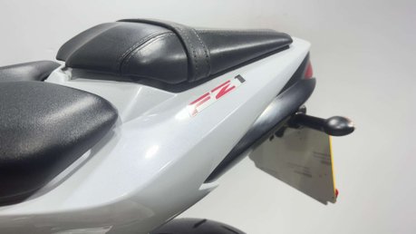 Yamaha FZ1 FAZER 2011 ONLY 19K VERY CLEAN 1000CC NAKED MOT SERVICED 25