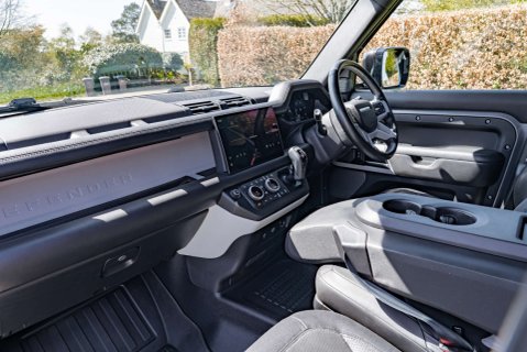 Land Rover Defender 110 Hard Top X-Dynamic HSE 9