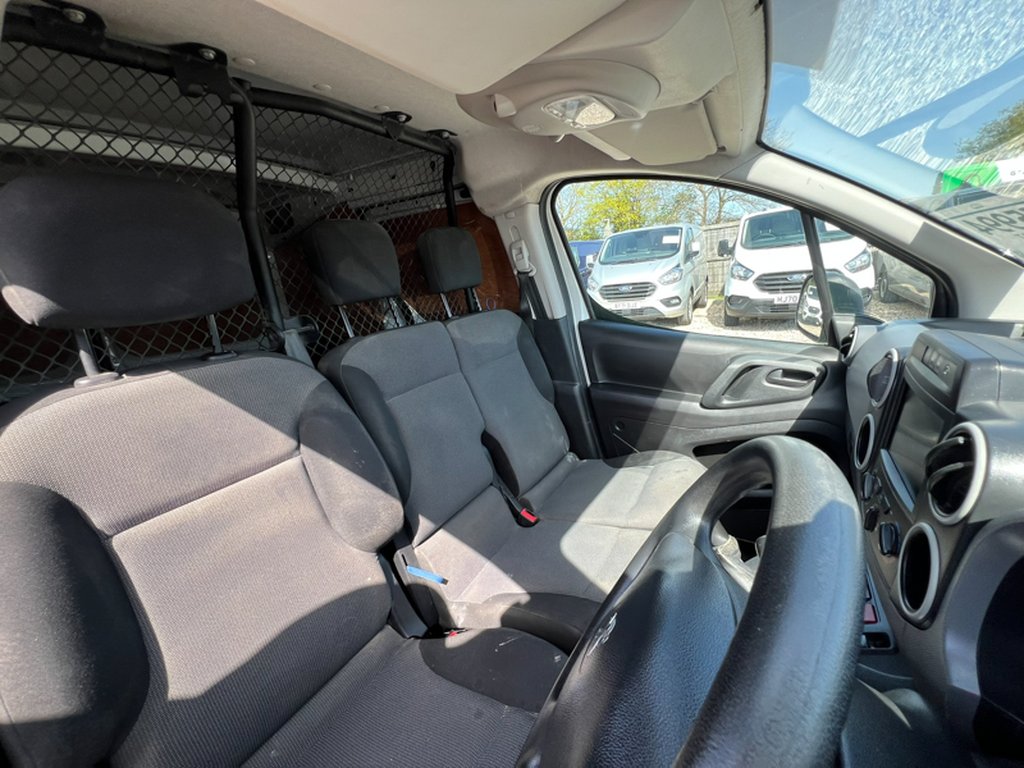 2017 Peugeot PartnerSWB L1H1 Low Roof Professional Air Con EURO 6 NO V — thumbnail 29 of 51