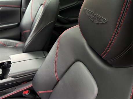 Aston Martin DBX V8 45