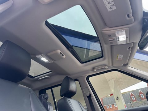 Land Rover Discovery SDV6 HSE 22