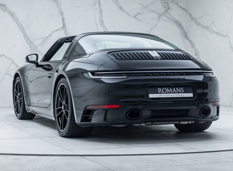 Porsche 911 Targa 4 GTS (992) 11