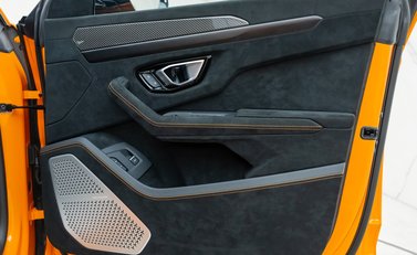 Lamborghini Urus Performante 28
