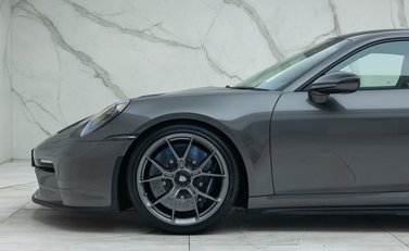 Porsche 911 GT3 TOURING (992) 37
