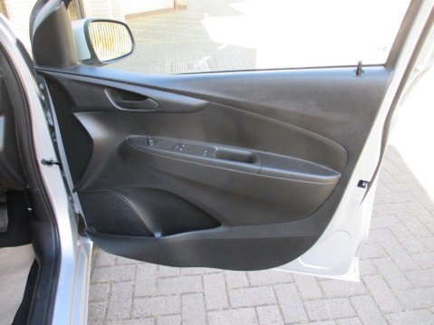 Vauxhall Viva 1.0i SE Euro 6 5dr 42