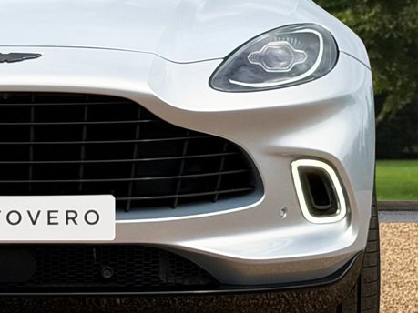 Aston Martin DBX V8 16