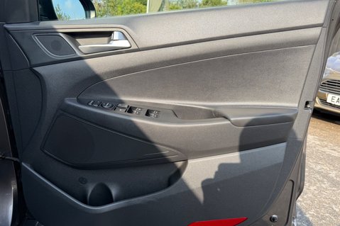 Hyundai TUCSON CRDI PREMIUM SE - 2 OWNERS - 10 HYUNDAI SERVICES  39