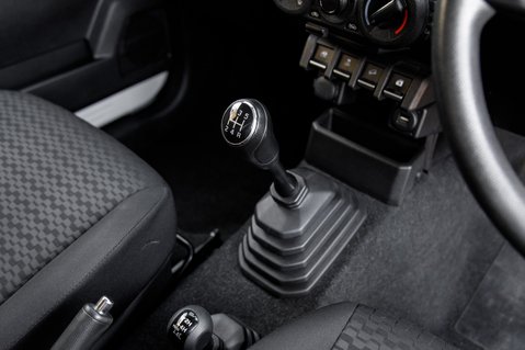 Suzuki Jimny SZ4 25