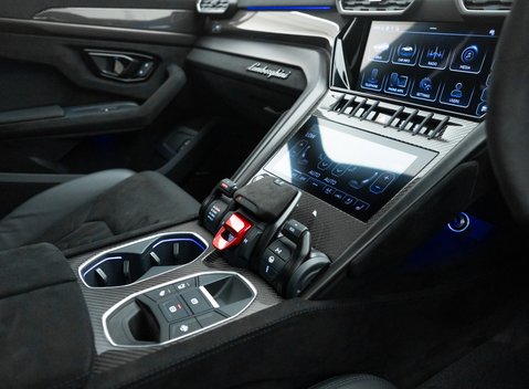 Lamborghini Urus PERFORMANTE 35