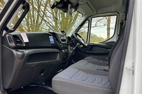 Iveco Daily 70C18V Welfare Unit - Tail Lift / Toilet / 7 Seats / Air Con 17