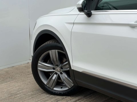 Volkswagen Tiguan 2.0 Tiguan SEL TDI BlueMotion Technology 4Motion Semi-Auto 4WD 5dr 40