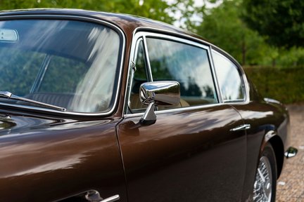 Aston Martin DB6 MKII 11